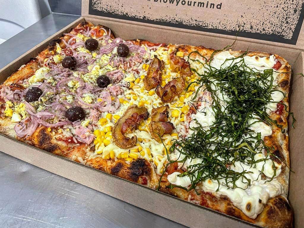 A Pizzaria Romana completou 26 anos de tradição! As pizzas são assadas