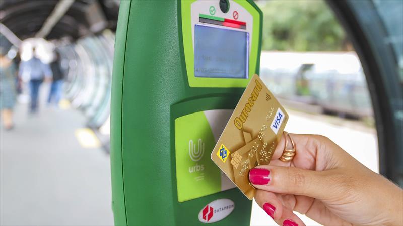 Toda frota de ônibus que opera com catraca passa a aceitar cartão de débito  e crédito, a partir de sábado – CBN Curitiba – A Rádio Que Toca Notícia