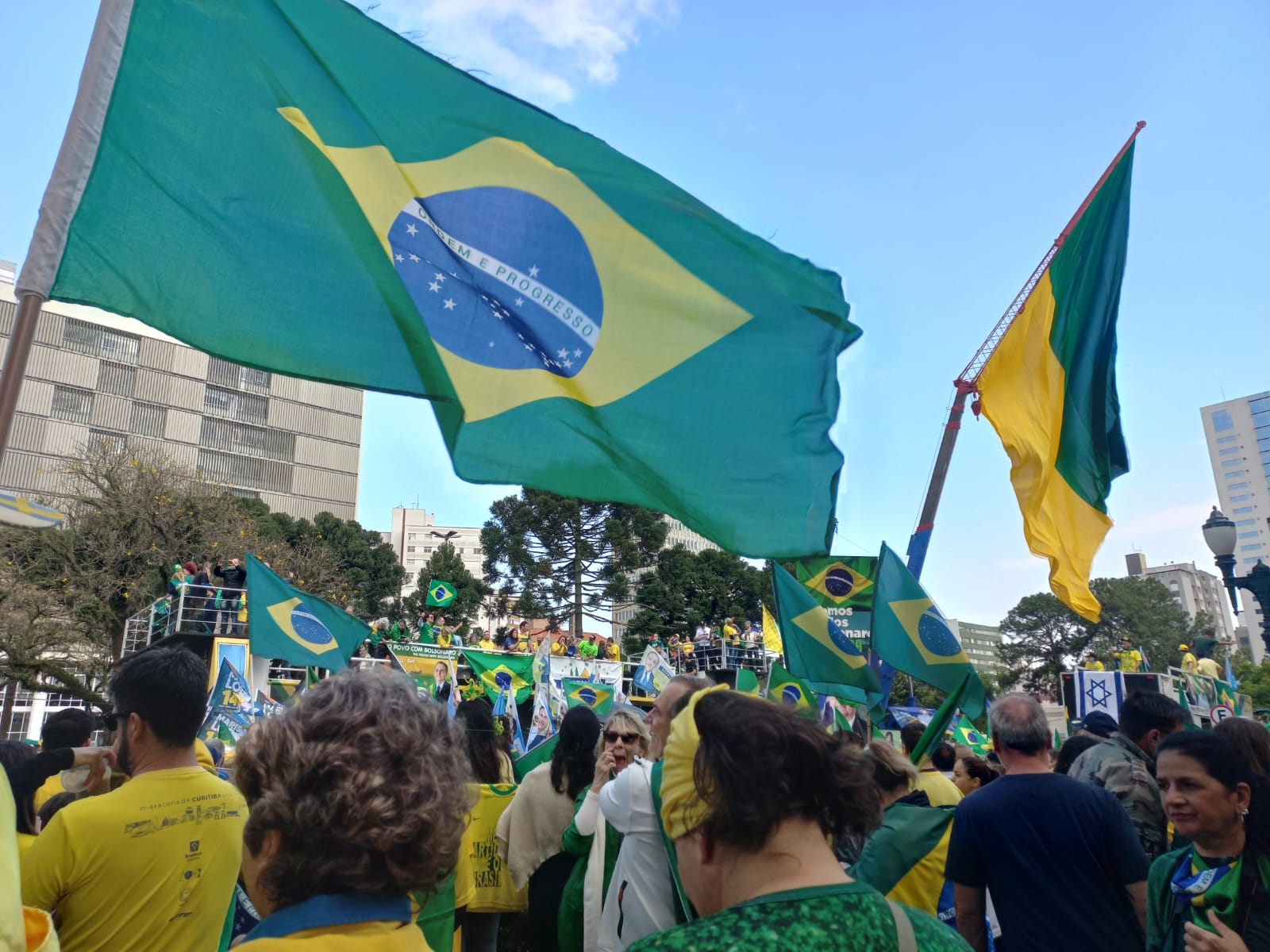 PR - Curitiba - 01/23/2021 - CURITIBA, CARRETA AGAINST THE BOLSONARO  GOVERNMENT - Vehicles are seen during a demonstration in front of the  Iguacu Palace in the city of Curitiba, this Saturday (