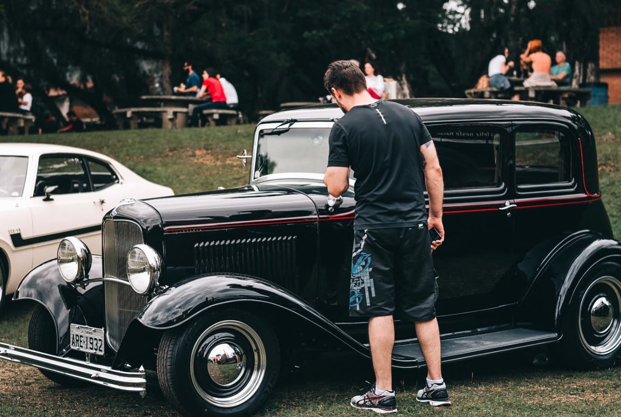 Curitiba terá festival de carros antigos com show