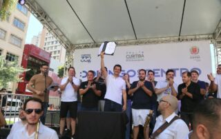 Prefeito sanciona lei que autoriza pets nos ônibus.