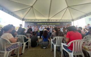 Prefeitura entrega novas casas do Bairro Novo da Caximba