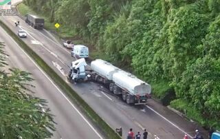 Acidente bloqueia BR-277 em Morretes