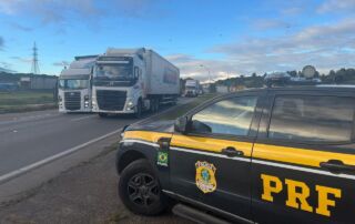 PRF flagra infrações na BR-116