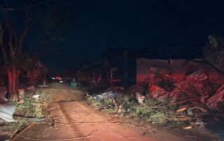 As tempestades que atingiram o centro-sul do Paraná entre sexta (7) e sábado (8) causaram interdições de rodovias estaduais da região.